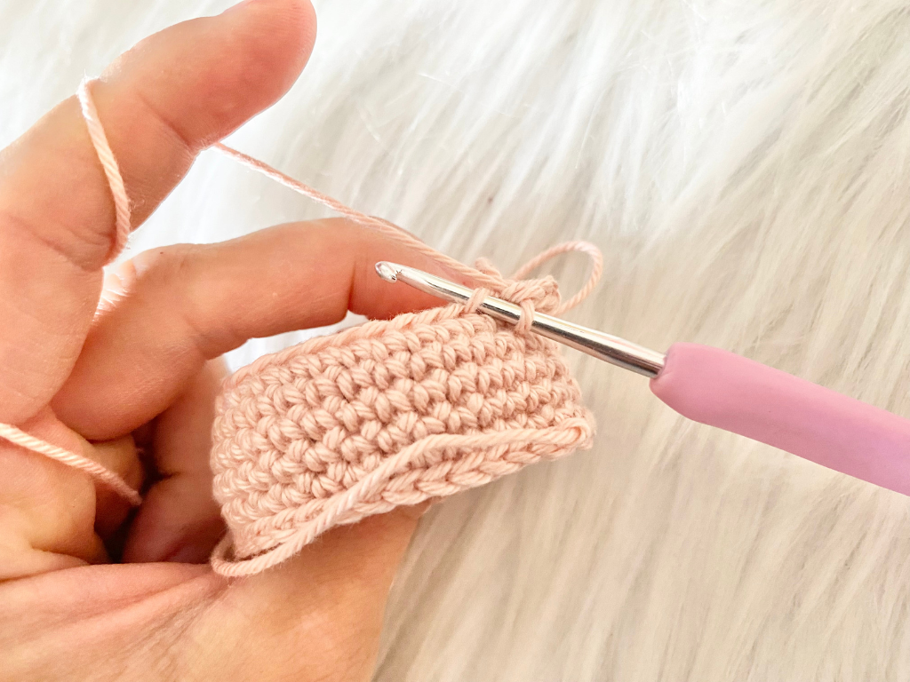 Blog-Inhaltsbild für '10. Herzensdiamanten von Wolldiamanten: Mehr als nur ein Teelichthalter – Warum kleine Häkelprojekte oft die schönsten sind, kostenlose Häkelanleitung'