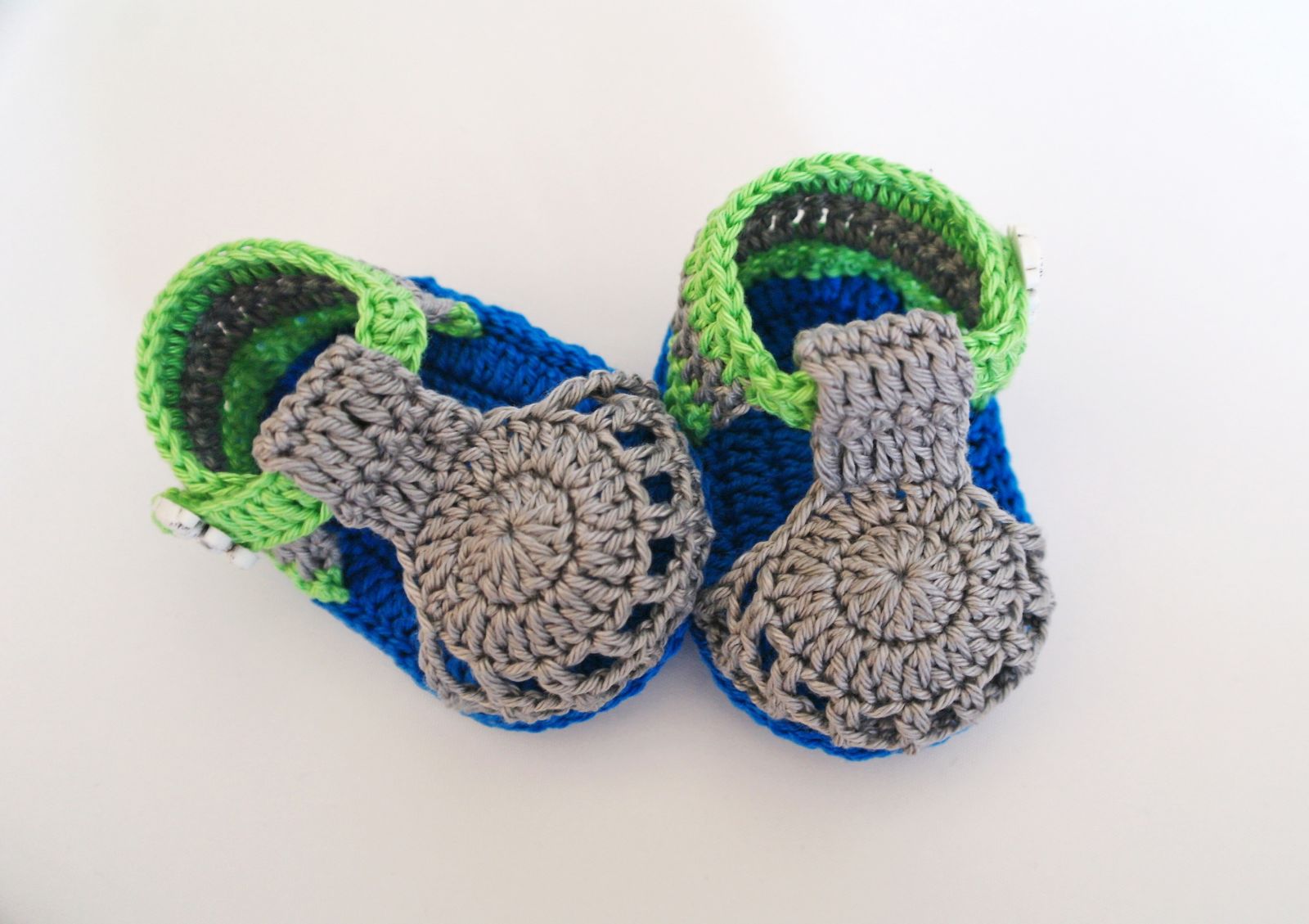 Blog-Inhaltsbild für 'Häkelanleitung Baby-Schuhe für Jungen & Mädchen'