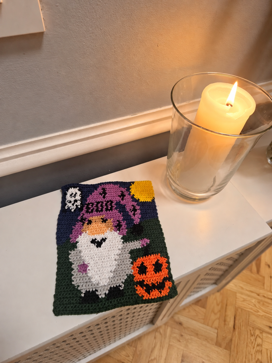 Blog-Inhaltsbild für 'Kostenlose Häkelanleitung für zwei Halloween-Wichtel als Dekoration.'