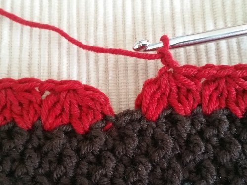 Blog-Inhaltsbild für 'Kostenlose Häkelanleitung: Feminine Slouchy-Mütze'