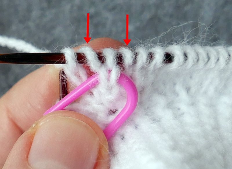 Blog-Inhaltsbild für 'Oversized-Minikleidchen für kleine Puppen - Kostenlose Strickanleitung'