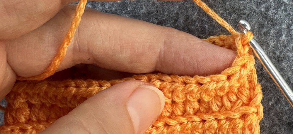 Blog-Inhaltsbild für 'Kleine Kürbisse als Schlüsselanhänger oder Taschenbaumler häkeln'