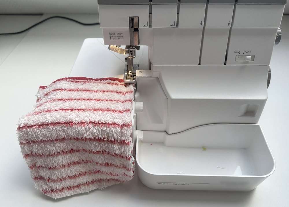 Blog-Inhaltsbild für 'Aus Alt mach Neu: Waschhandschuhe aus altem Bademantel nähen'