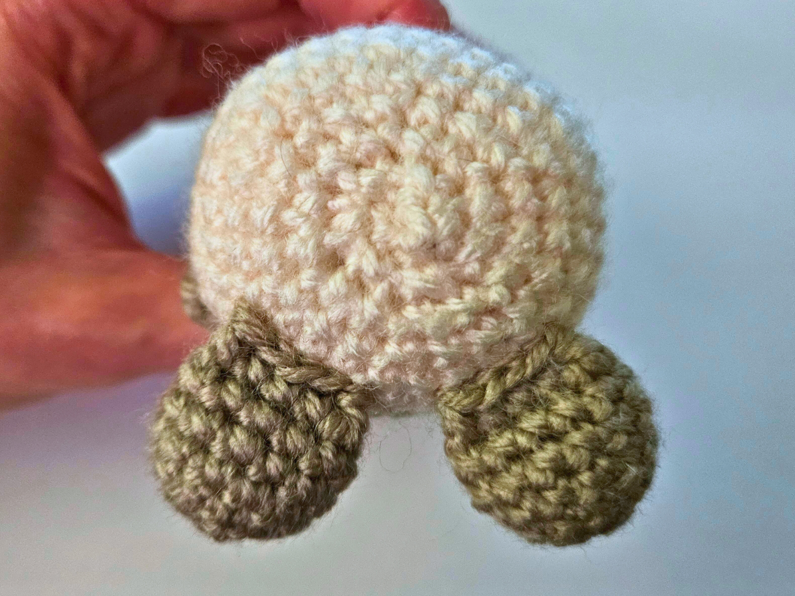 Blog-Inhaltsbild für 'Kostenlose Häkelanleitung Amigurumi Igel mit Pilz'