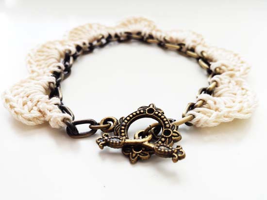 Blog-Inhaltsbild für 'Anleitung für ein romantisches Häkelarmband im Vintage Look'