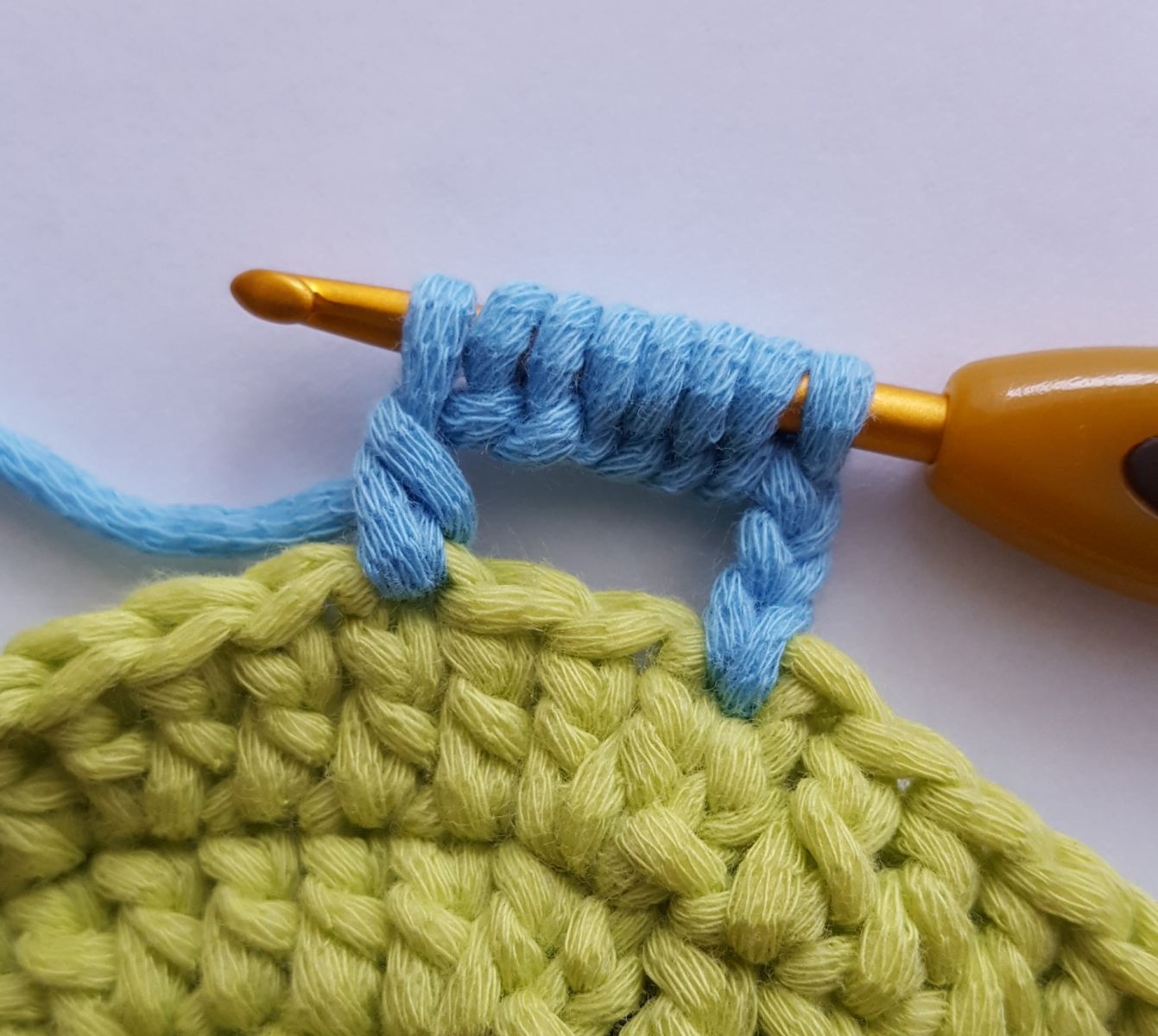 Blog-Inhaltsbild für 'Gratis Häkelanleitung "Die Kunterbunten Vögel"'