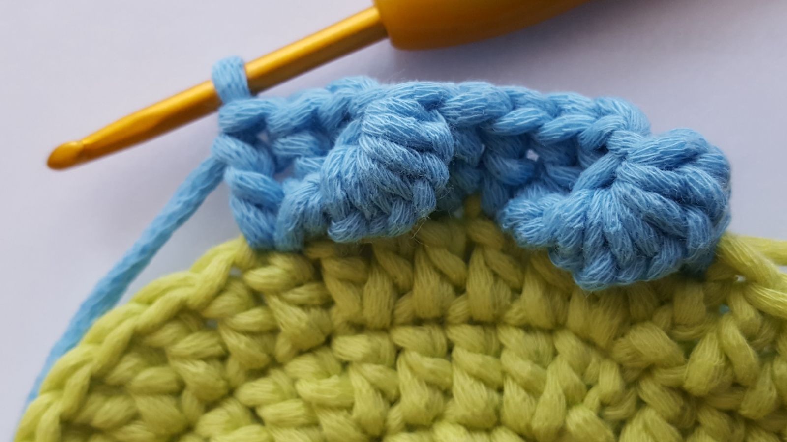 Blog-Inhaltsbild für 'Gratis Häkelanleitung "Die Kunterbunten Vögel"'