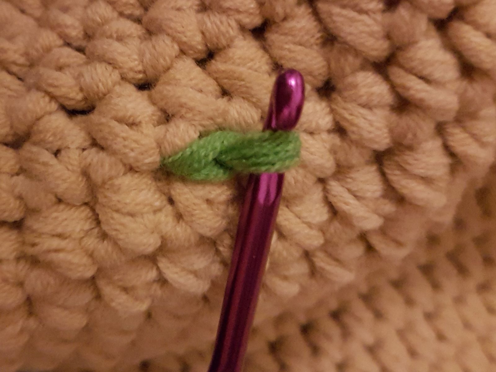 Blog-Inhaltsbild für 'Häkelanleitung Schlupfdecke Flugzeug'