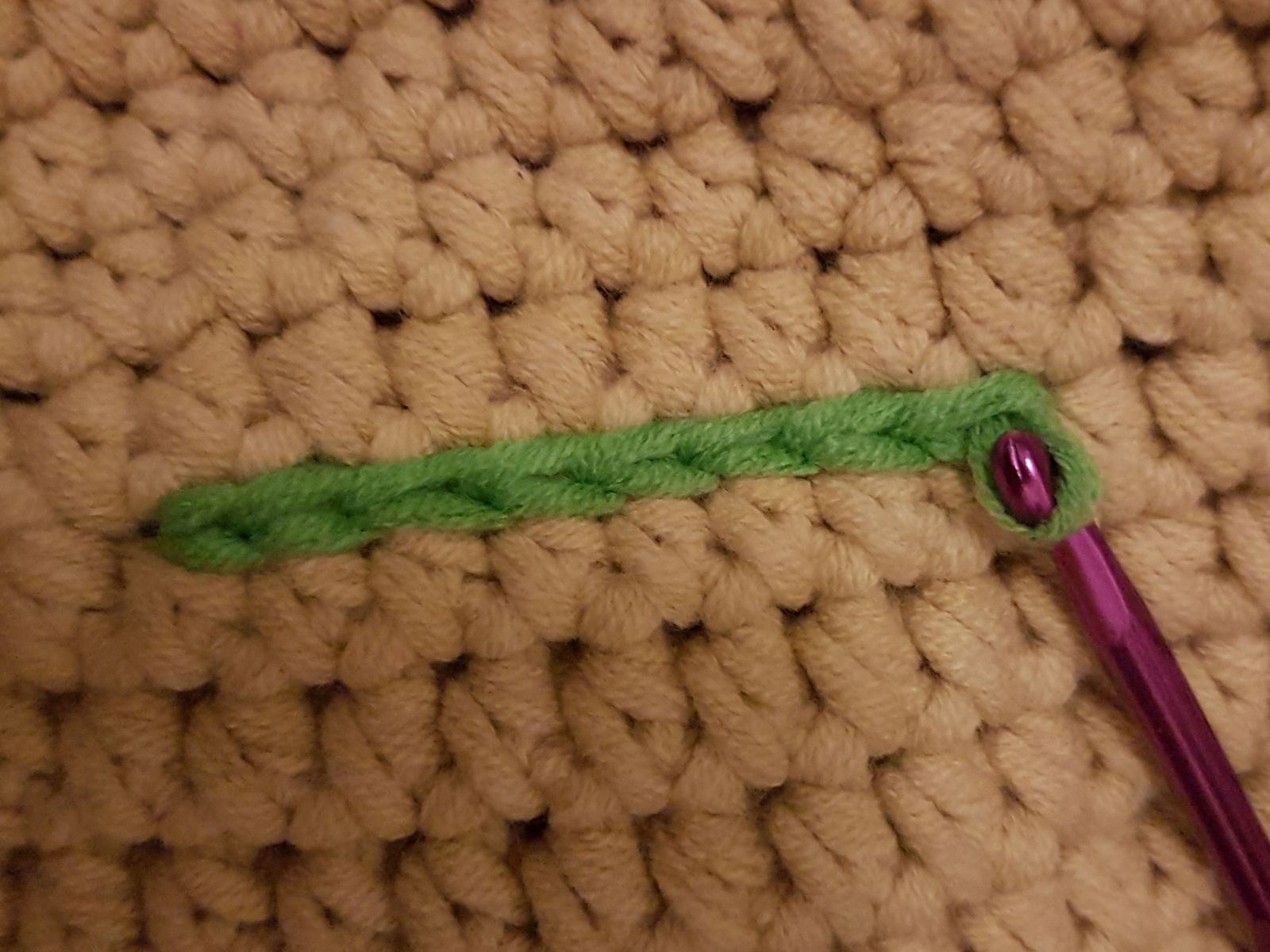 Blog-Inhaltsbild für 'Häkelanleitung Schlupfdecke Flugzeug'