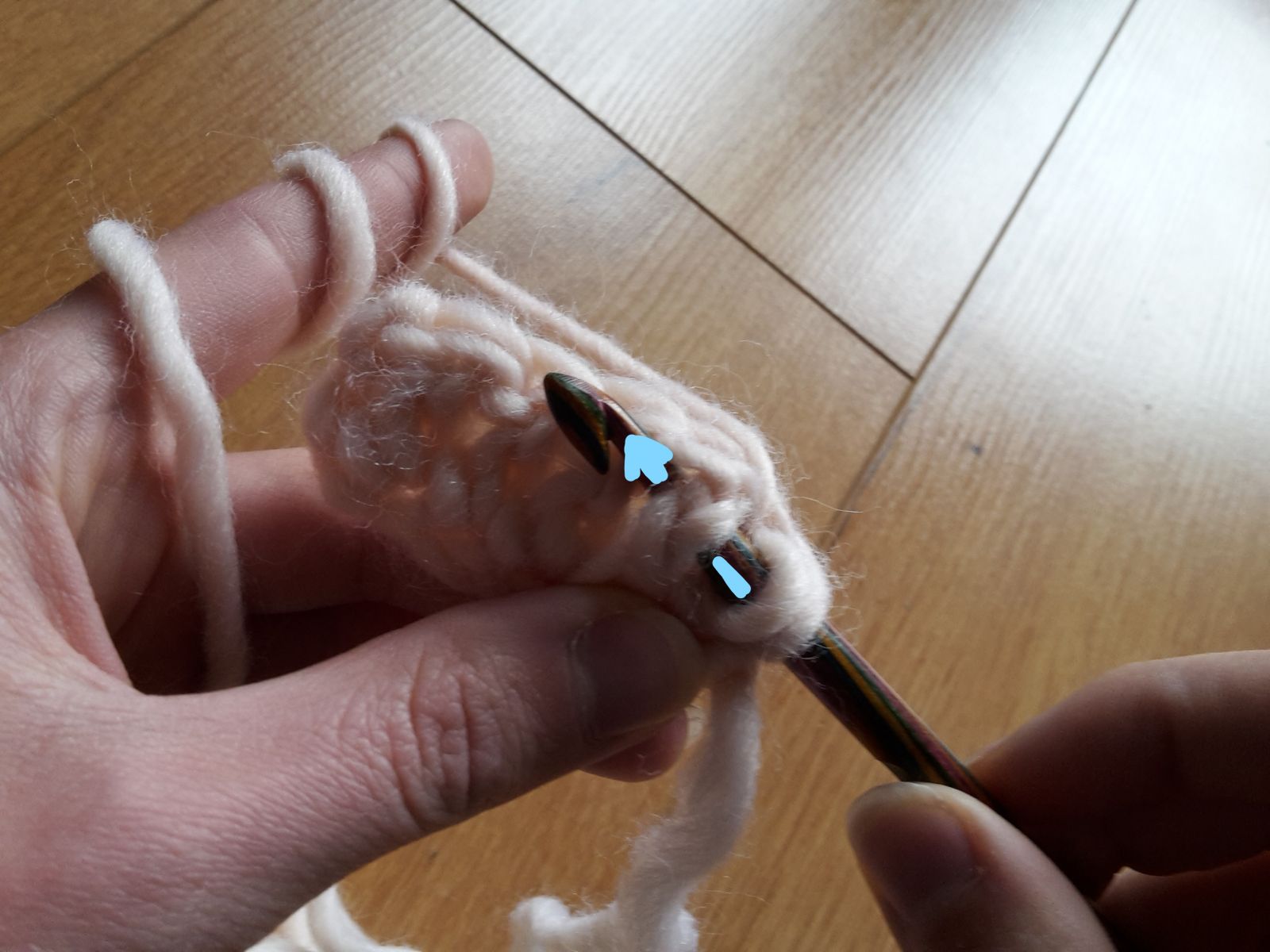 Blog-Inhaltsbild für 'Stirnband im Schachbrettmuster Häkelanleitung'