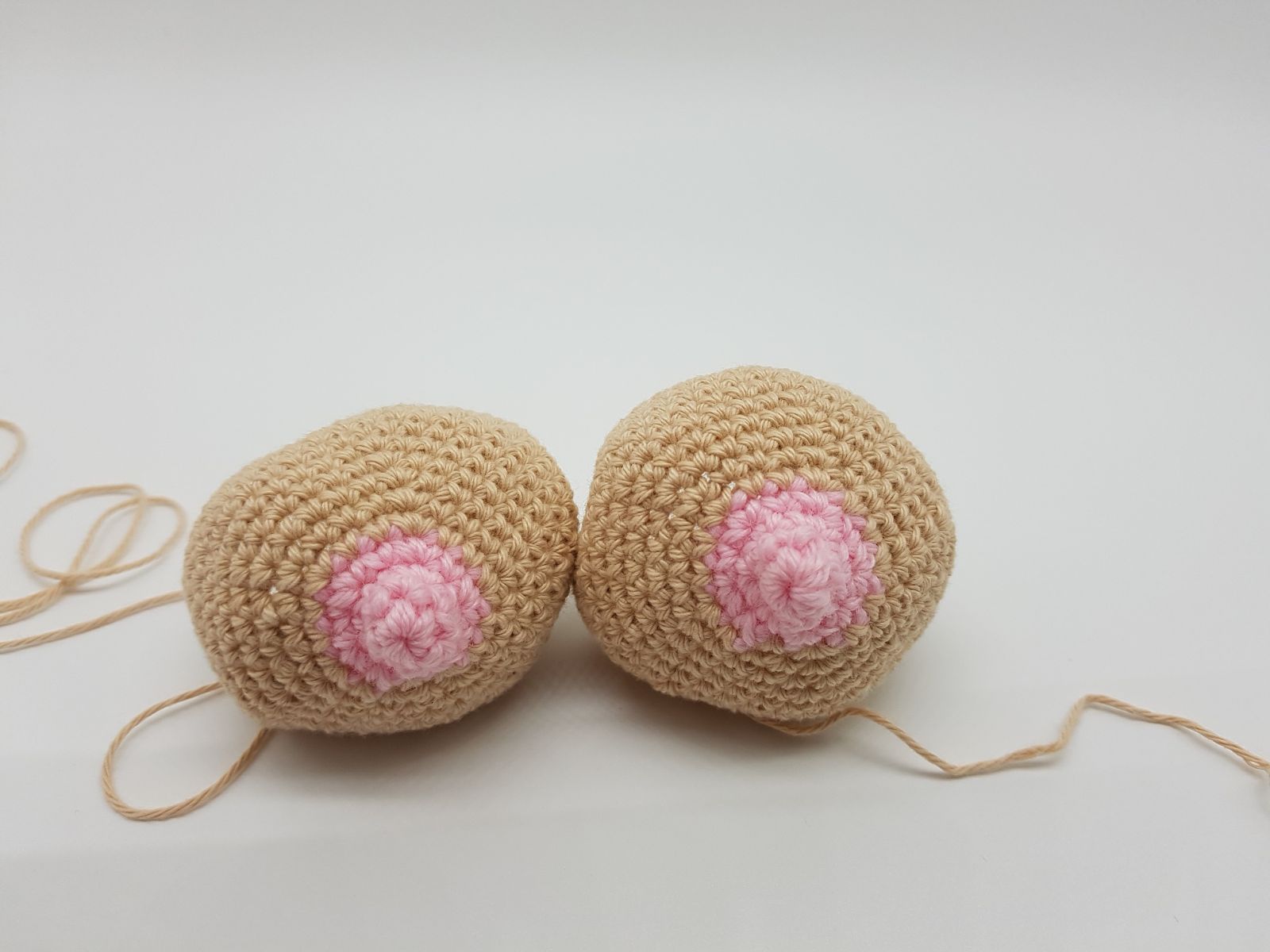 Blog-Inhaltsbild für 'Kostenlose Häkelanleitung für den sexy Weinflaschen Anzug'