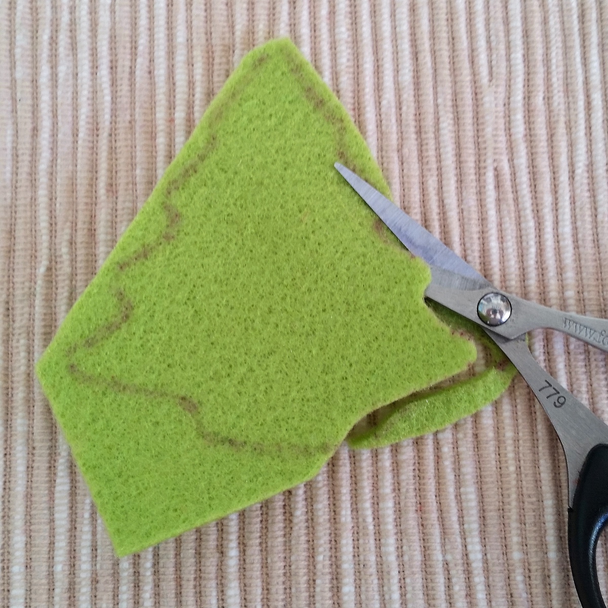 Blog-Inhaltsbild für 'Weihnachtliche Geschenkanhänger und hübschen Baumschmuck schnell und einfach basteln'