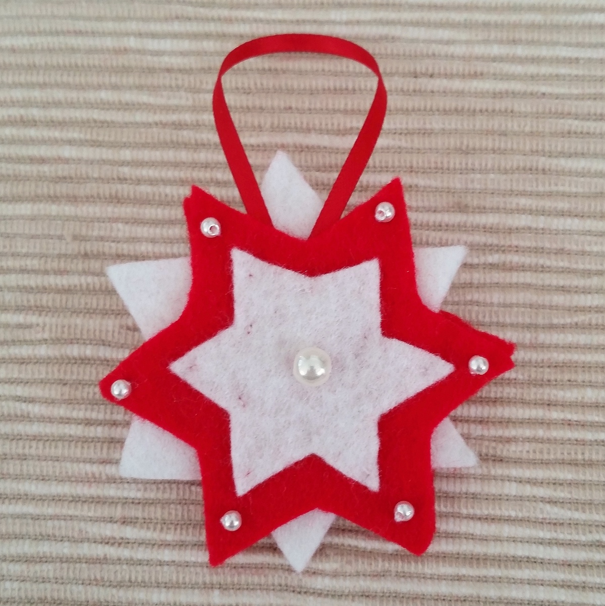 Blog-Inhaltsbild für 'Weihnachtliche Geschenkanhänger und hübschen Baumschmuck schnell und einfach basteln'