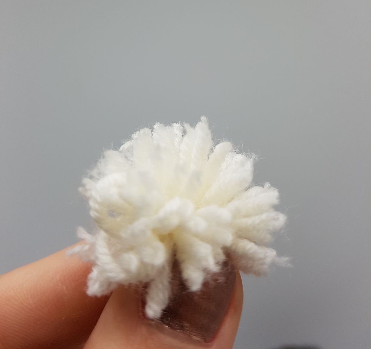 Blog-Inhaltsbild für 'Winterlicher Eierbecher mit Mütze Häkelanleitung'