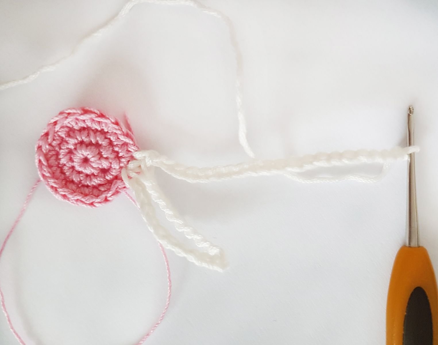 Blog content image for 'Free Crochet Pattern Spring Deco'