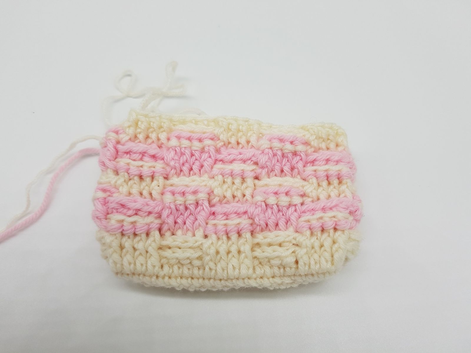 Blog-Inhaltsbild für 'Handytasche im Schachbrettmuster häkeln'