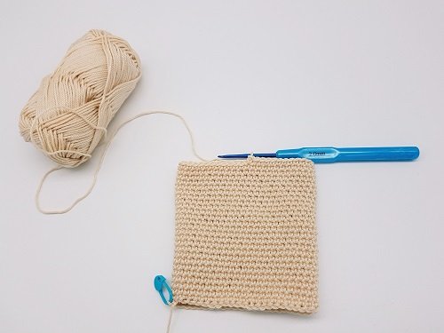 Blog-Inhaltsbild für 'Kostenlose Häkelanleitung Oster Bierflaschenanzug'