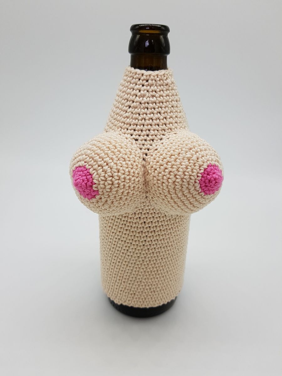 Blog-Inhaltsbild für 'Kostenlose Häkelanleitung für einen Bierflaschenanzug'