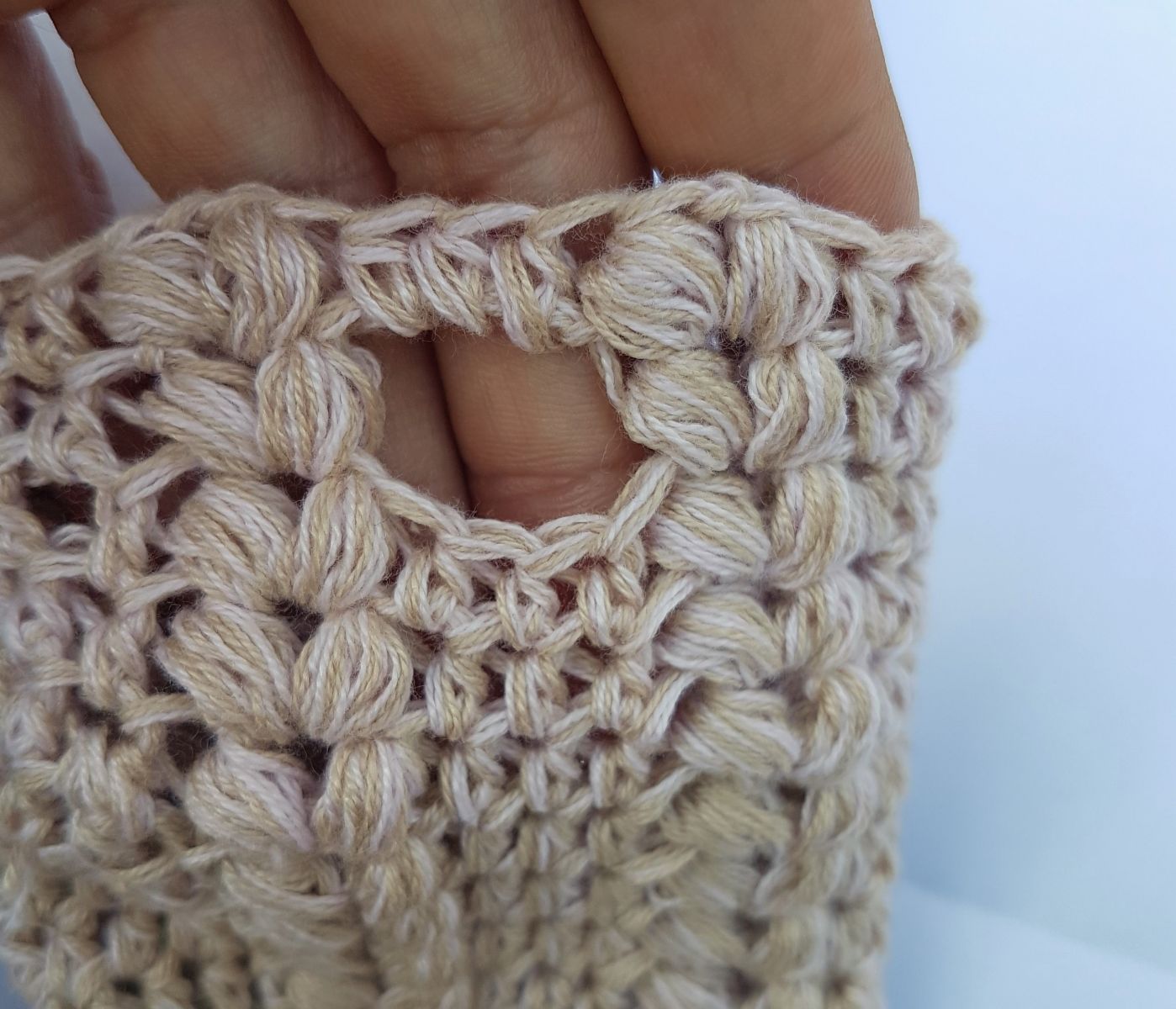 Blog-Inhaltsbild für 'Kostenlose Häkelanleitung Handstulpen'