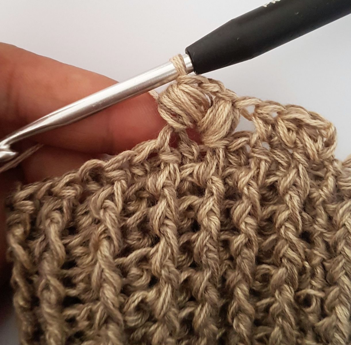 Blog-Inhaltsbild für 'Kostenlose Häkelanleitung Handstulpen'