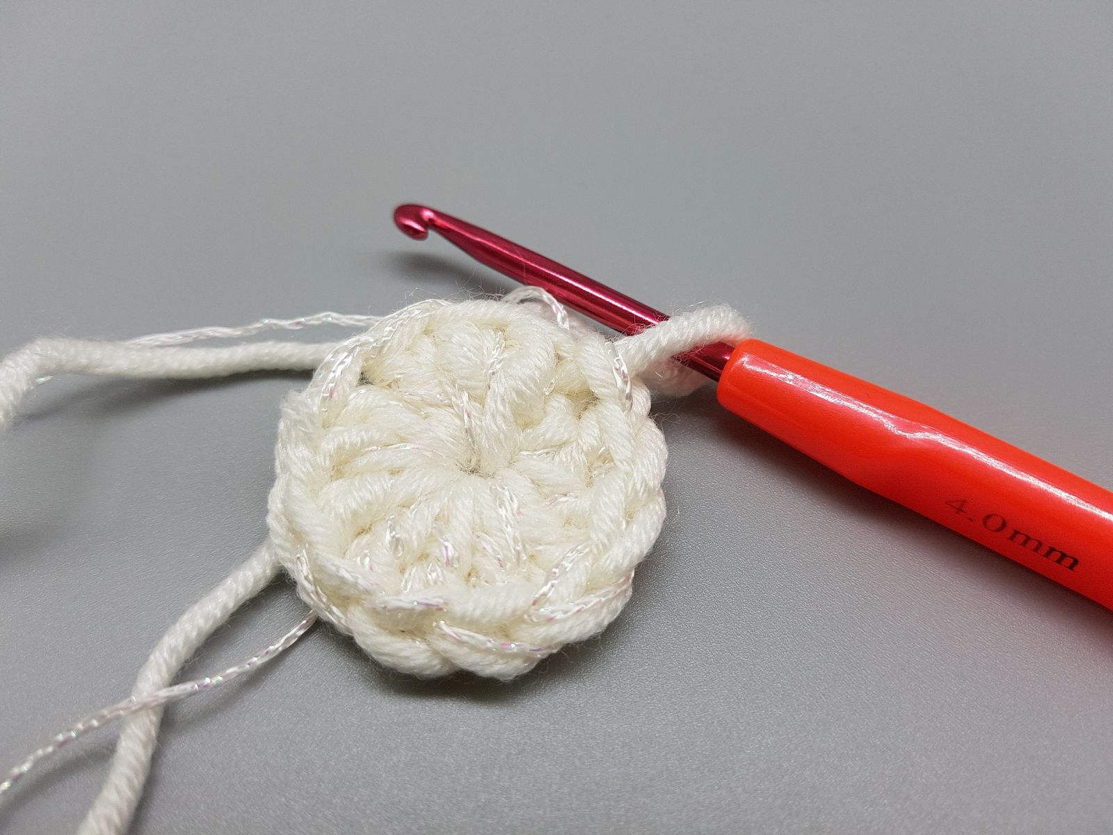 Blog-Inhaltsbild für 'Kostenlose Häkelanleitung für Schneeflocken Anhänger'