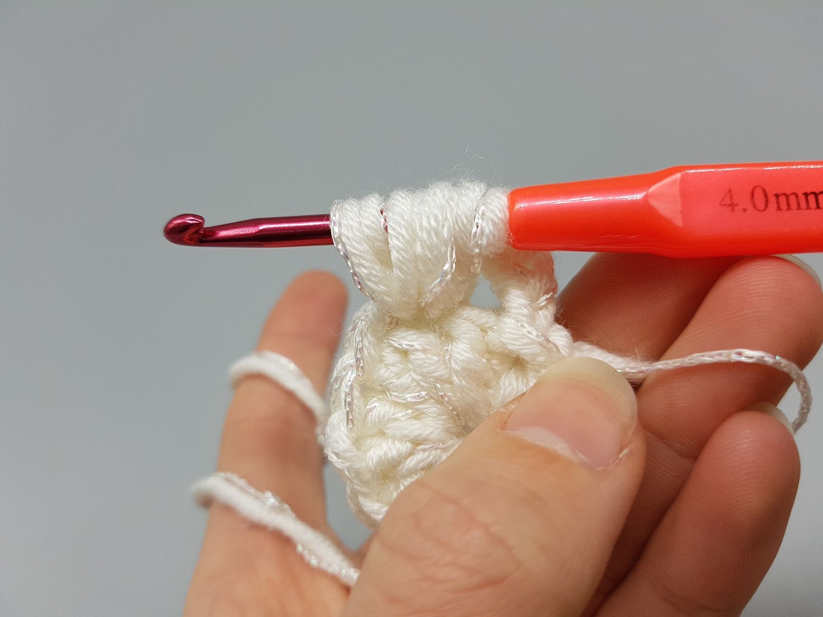 Blog-Inhaltsbild für 'Kostenlose Häkelanleitung für Schneeflocken Anhänger'