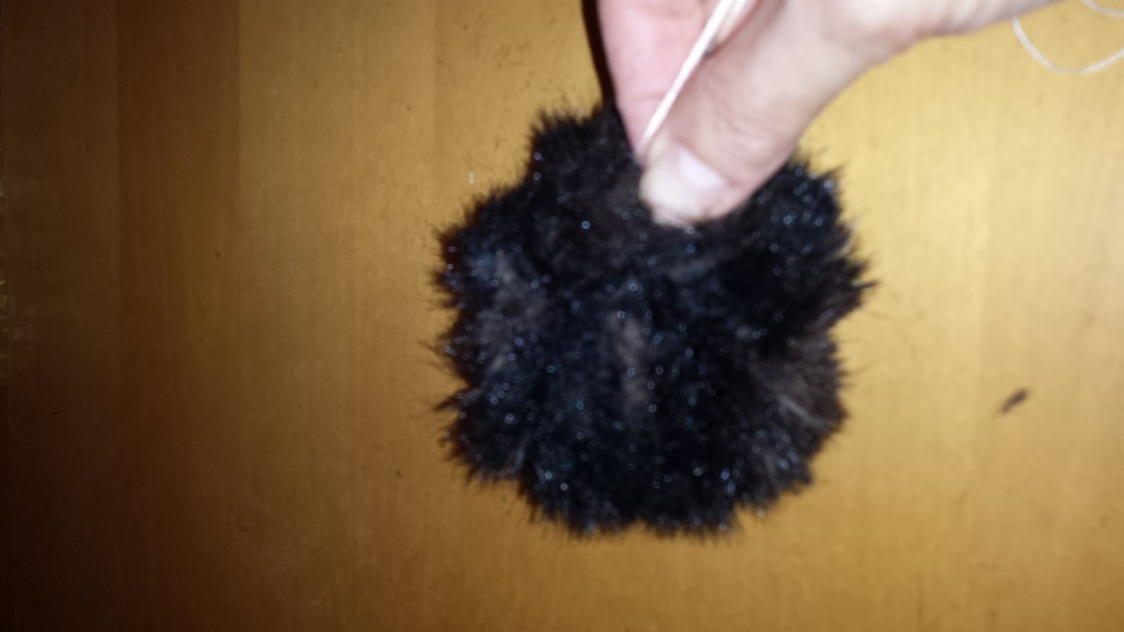 Blog-Inhaltsbild für 'Mütze mit Kunstfellbommel'