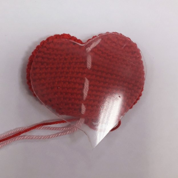 Blog-Inhaltsbild für 'Brosche "Verwundetes Herz"'