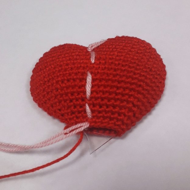 Blog-Inhaltsbild für 'Brosche "Verwundetes Herz"'