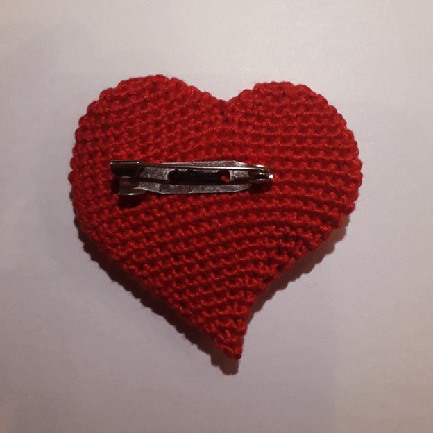 Blog-Inhaltsbild für 'Brosche "Verwundetes Herz"'