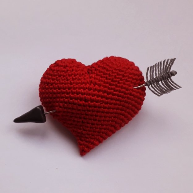 Blog-Inhaltsbild für 'Brosche "Verwundetes Herz"'