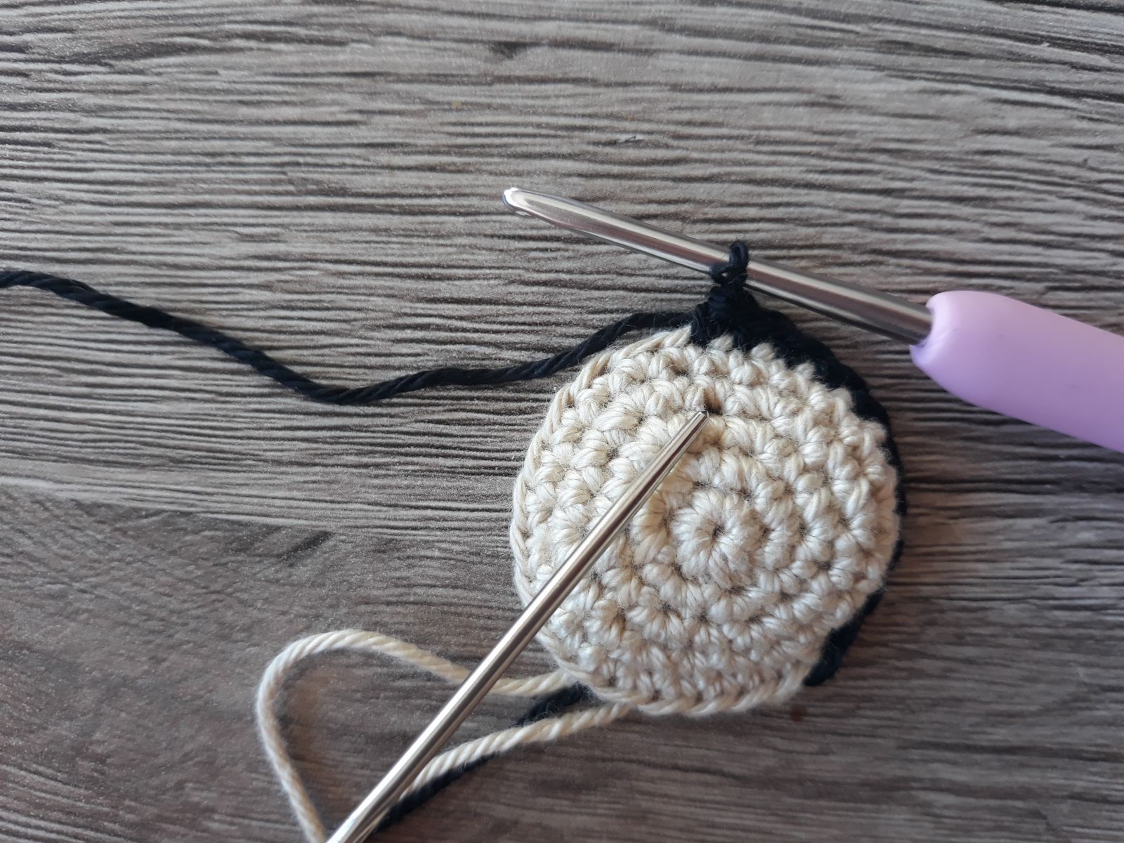 Blog-Inhaltsbild für 'Gratis Häkelanleitung, Anhänger Alena Marienchen'