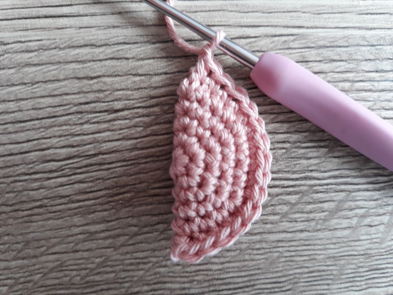 Blog-Inhaltsbild für 'Gratis Häkelanleitung, Anhänger Alena Marienchen'