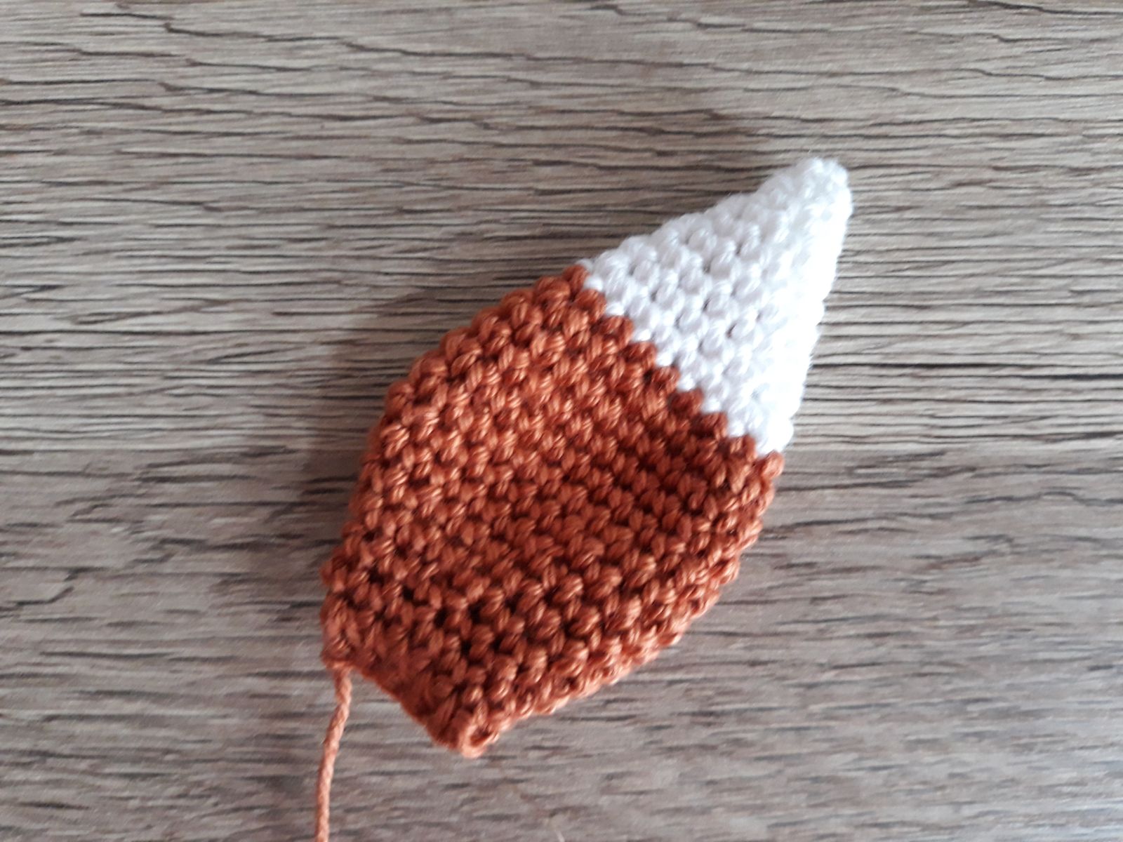 Blog-Inhaltsbild für 'Fuchsmobilé, kostenlose Häkelanleitung von Wolldiamant'