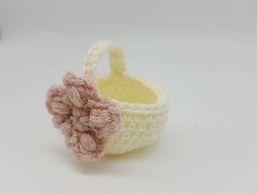 Blog-Inhaltsbild für 'Kostenlose Häkelanleitung für ein Osterkörbchen'