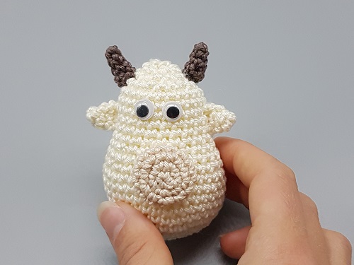 Blog-Inhaltsbild für 'Kostenlose Häkelanleitung Mini Kälbchen'