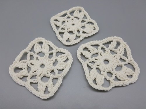 Blog-Inhaltsbild für 'Sommerliche Untersetzer Häkelanleitung (kostenlos)'