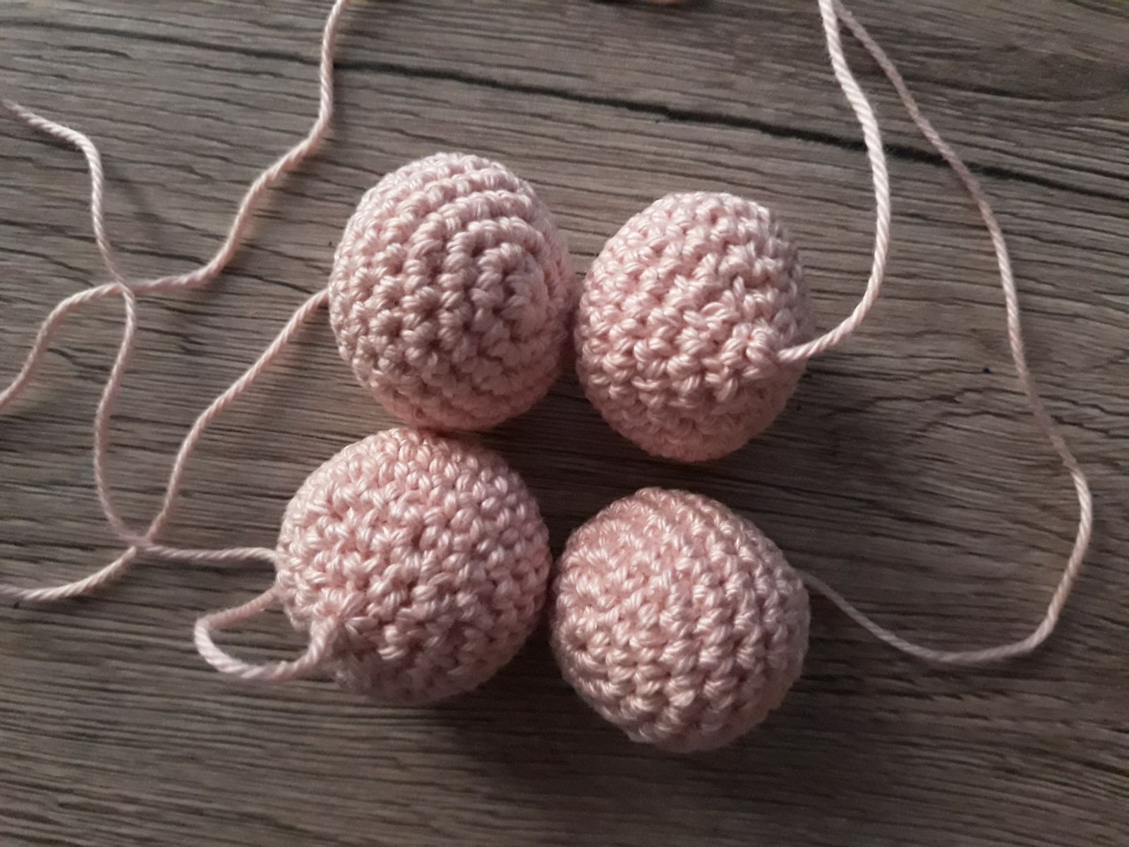 Blog-Inhaltsbild für 'Eselmobilé Bella, kostenlose Häkelanleitung von Wolldiamant'