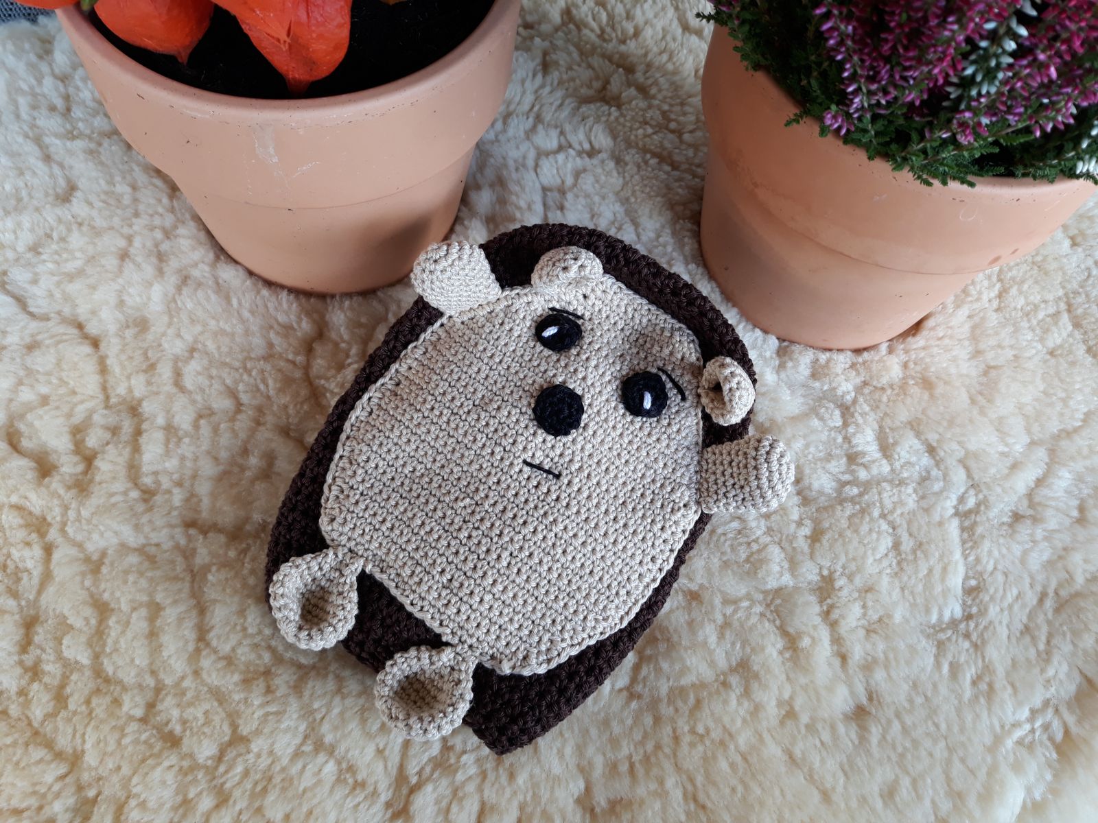 Blog-Inhaltsbild für 'Kuschligel Max, kostenlose Häkelanleitung von Wolldiamant'