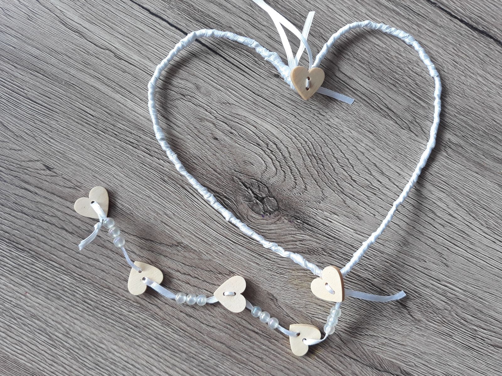 Blog-Inhaltsbild für 'Drahtherz passend zur Hochzeitsdekoration, kostenlose Anleitung'