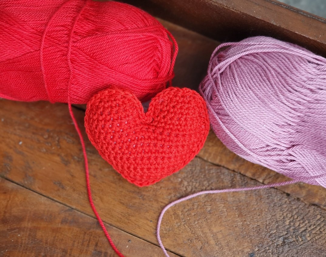 Blog-Inhaltsbild für 'Kostenlose Häkelanleitung Valentinsherz'