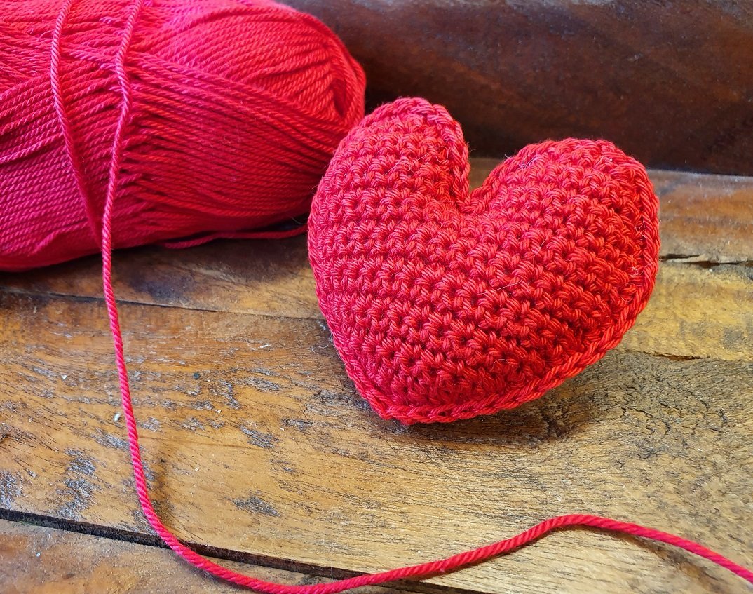 Blog-Inhaltsbild für 'Kostenlose Häkelanleitung Valentinsherz'