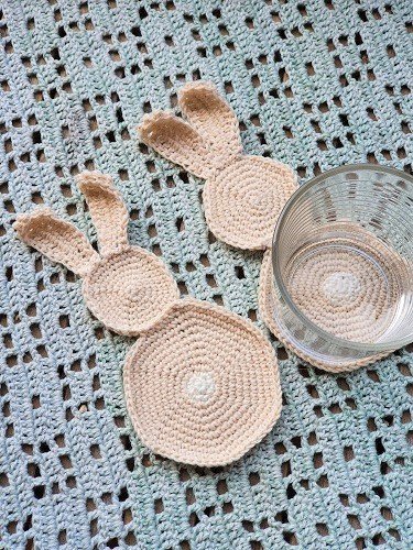 Blog-Inhaltsbild für 'Kostenlose Häkelanleitung Häschen Untersetzer'