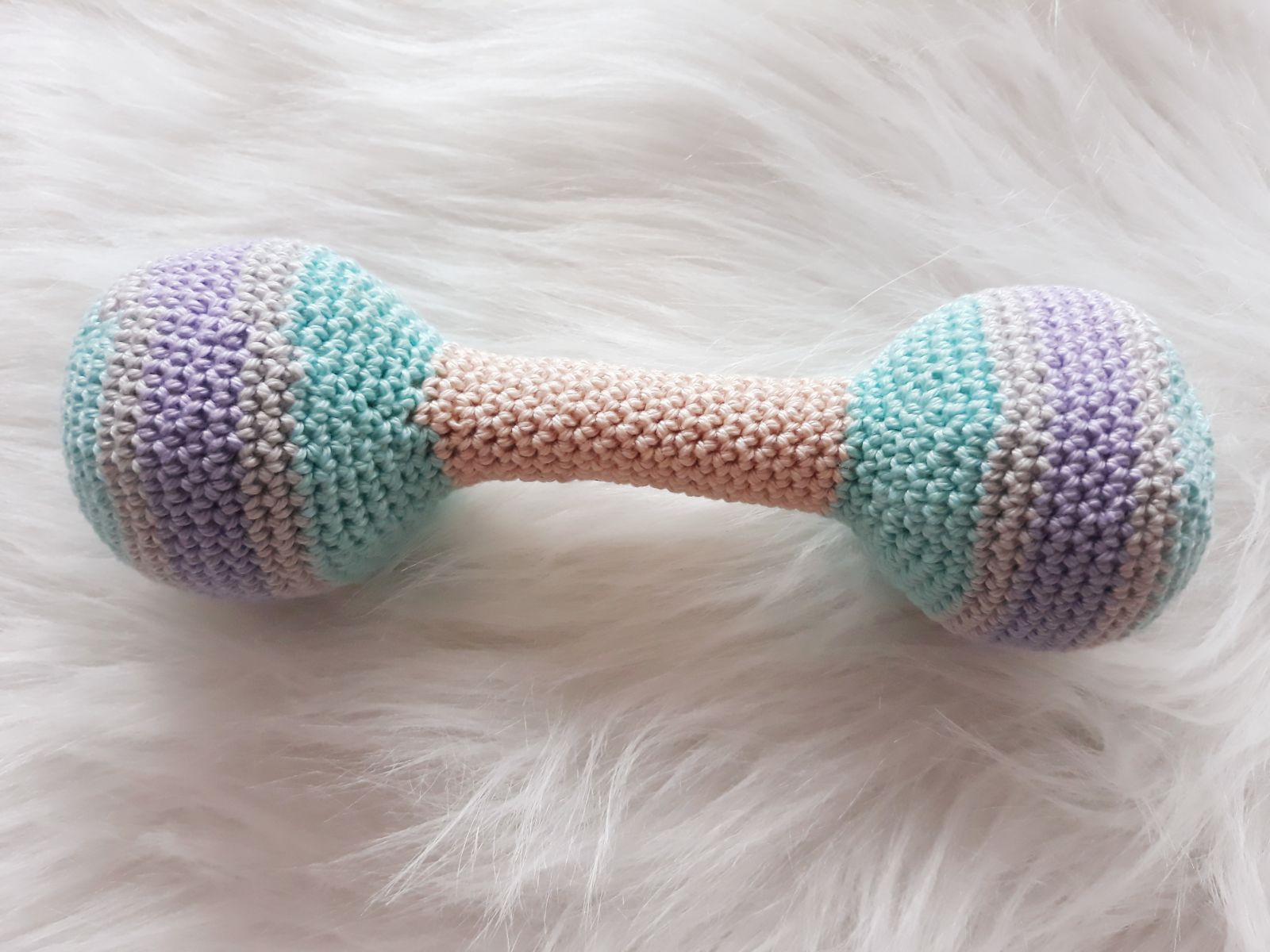 Blog-Inhaltsbild für 'Babyrassel, kostenlose Häkelanleitung'