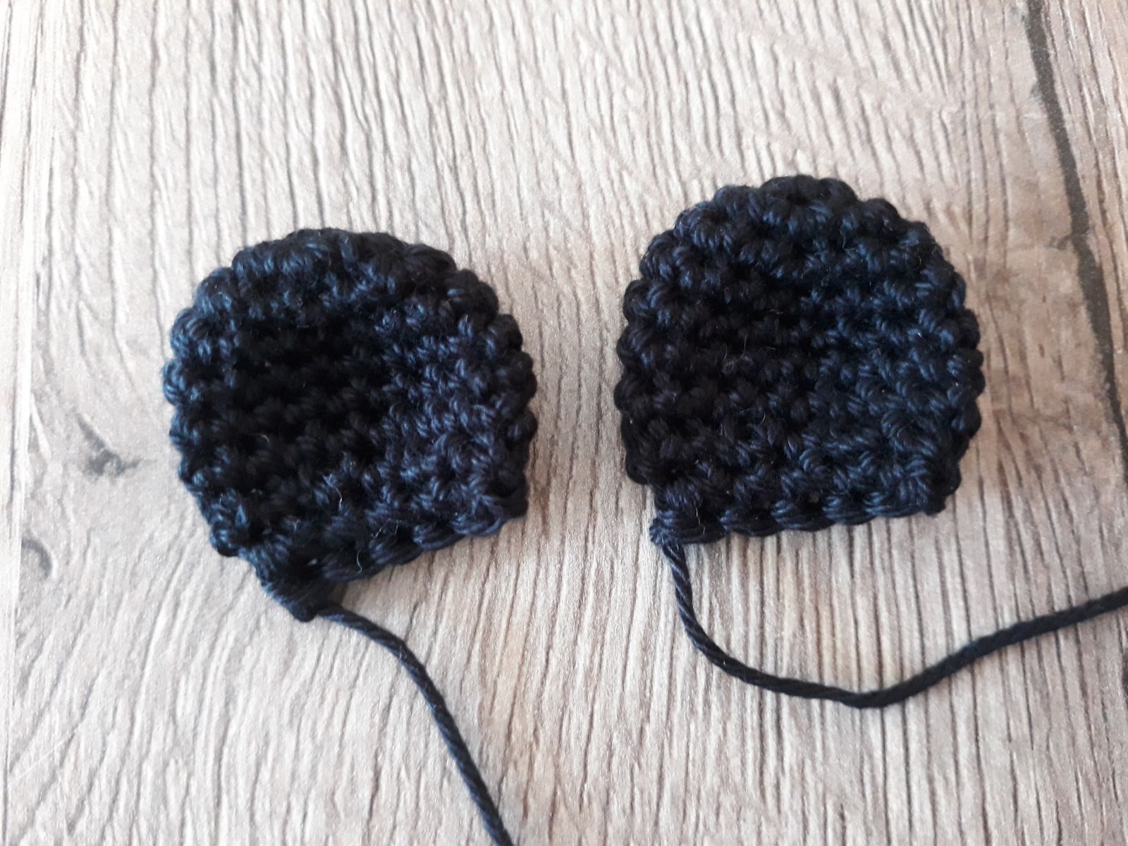 Blog-Inhaltsbild für 'Mini- Schmusetuch Panda Paco, kostenlose Häkelanleitung'