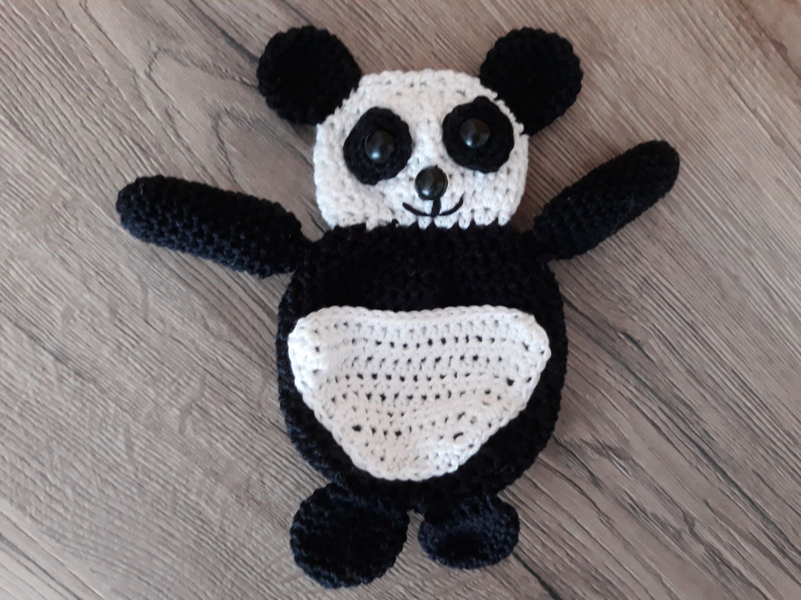 Blog-Inhaltsbild für 'Mini- Schmusetuch Panda Paco, kostenlose Häkelanleitung'