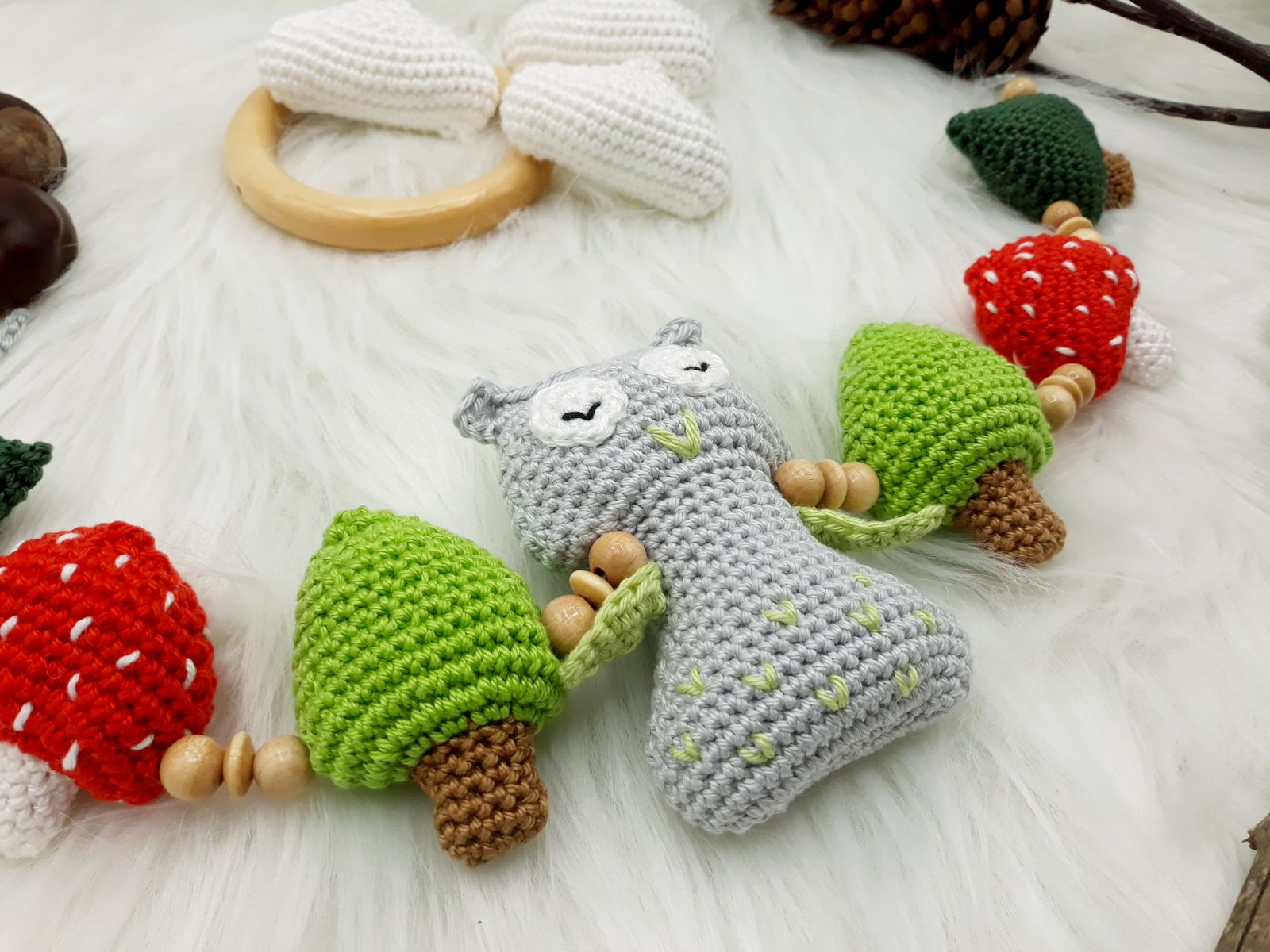 Blog-Inhaltsbild für 'Eulenkinderwagenkette, kostenlose Häkelanleitung von Wolldiamant'