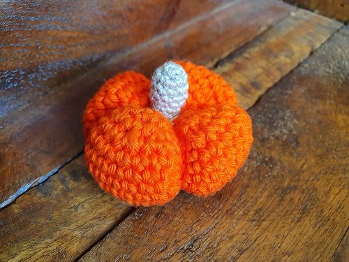 Blog-Inhaltsbild für 'Kostenlose Häkelanleitung für einen Kürbis'