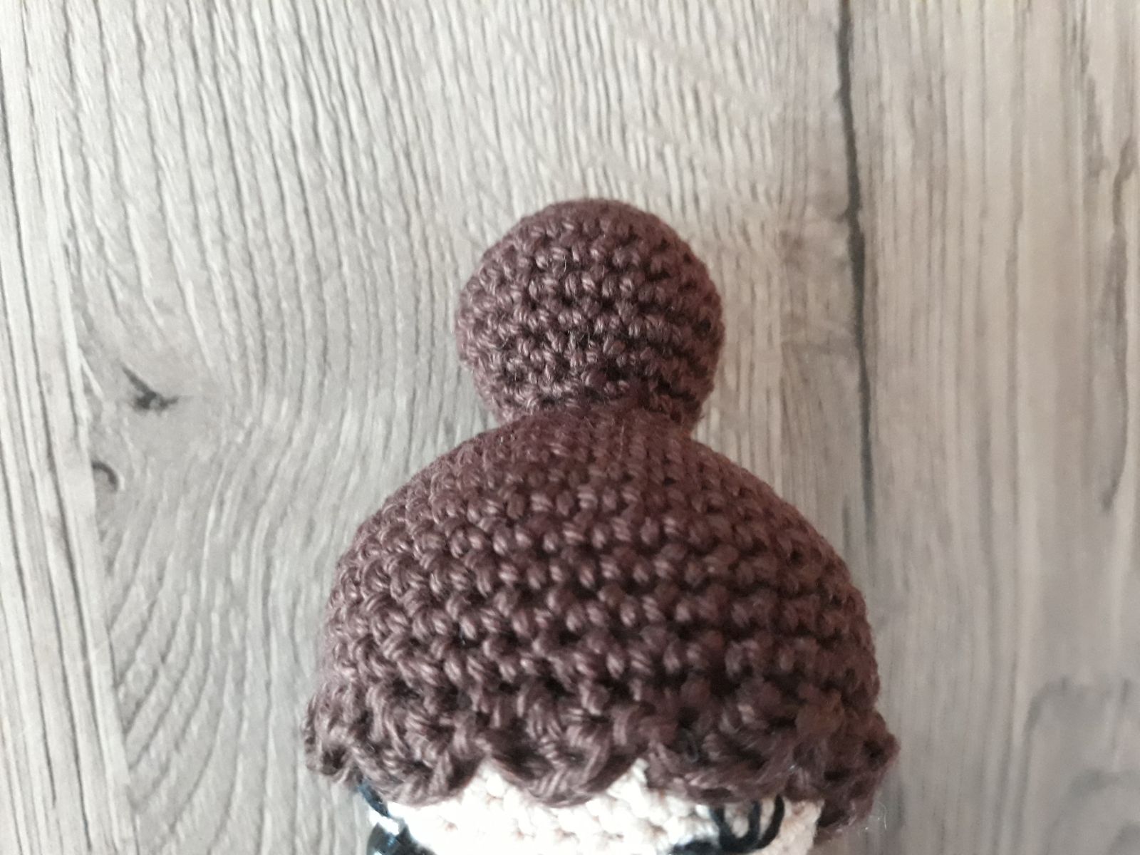Blog-Inhaltsbild für 'Zarte Details, große Wirkung – wie Haare dein Amigurumi lebendig machen, kostenlose Anleitung'