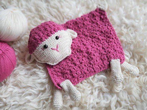 Blog-Inhaltsbild für 'Kostenlose Häkelanleitung "Schäfchen Kuscheltuch"'